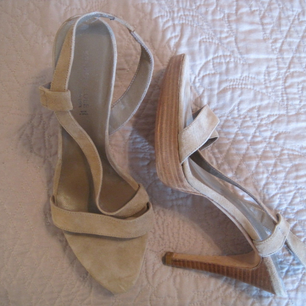 KENNETH COLE TAN SUEDE WOODEN PLATFORM HEELS